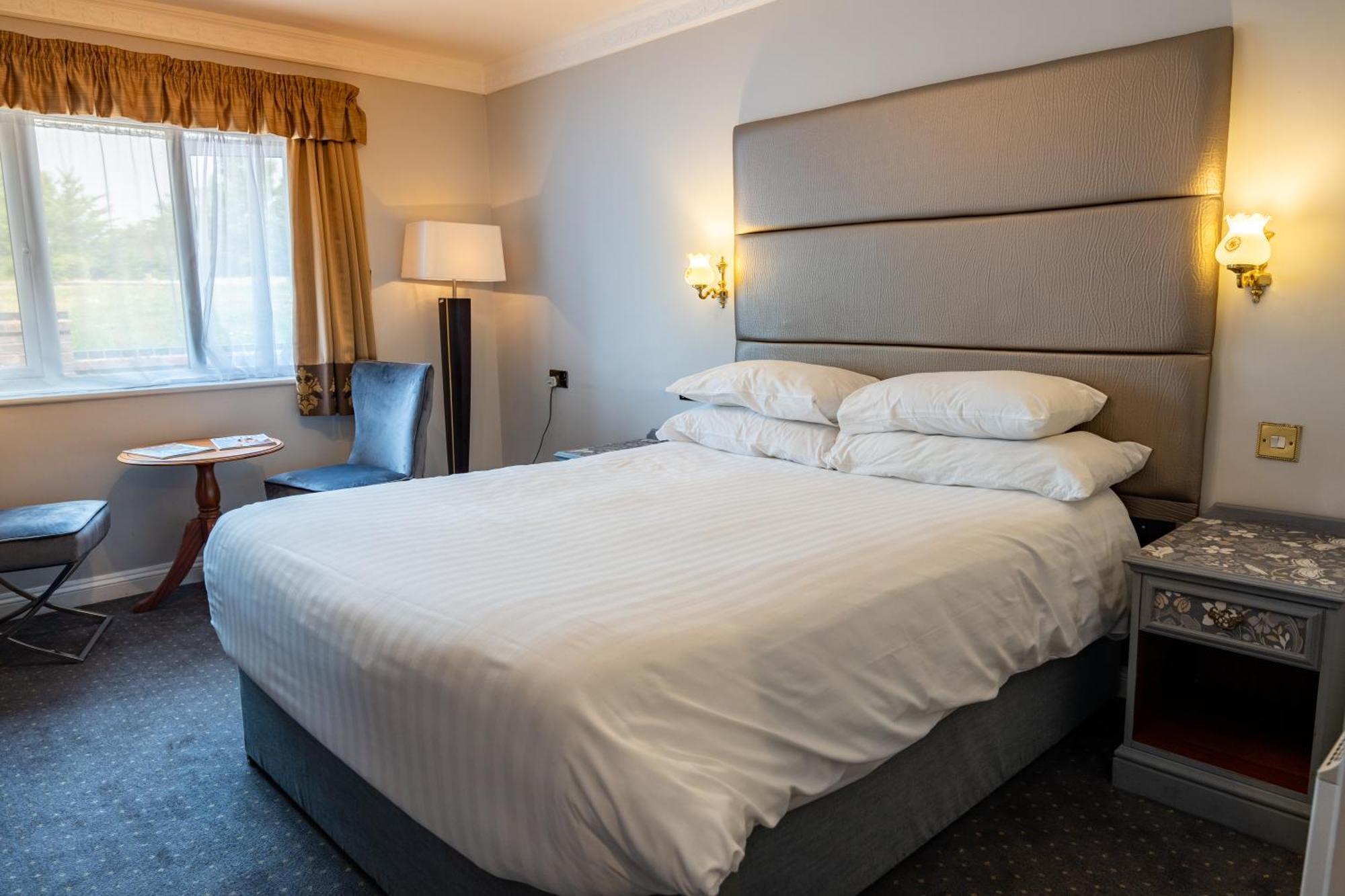 The Pear Tree Inn & Country Hotel Hindlip Exteriör bild