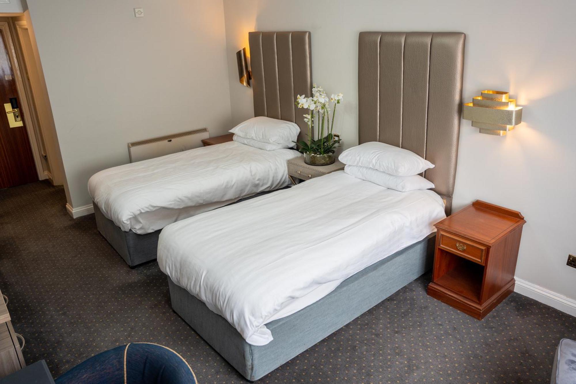 The Pear Tree Inn & Country Hotel Hindlip Exteriör bild